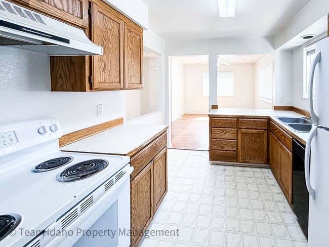 Building Photo - 562 Deer Meadow Ct