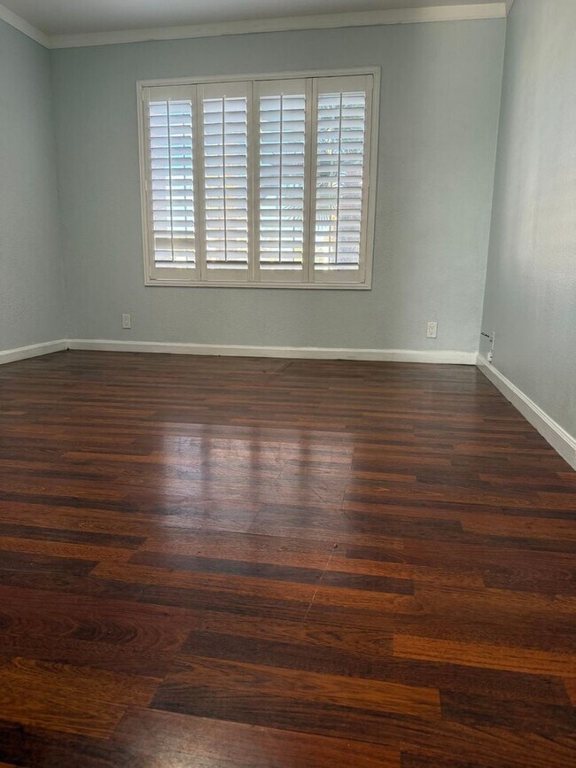 Building Photo - Charming 4BR House in Las Vegas