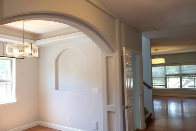 Building Photo - $2,400 | 3 Bedroom, 3.5 Bathroom Multi Flo...