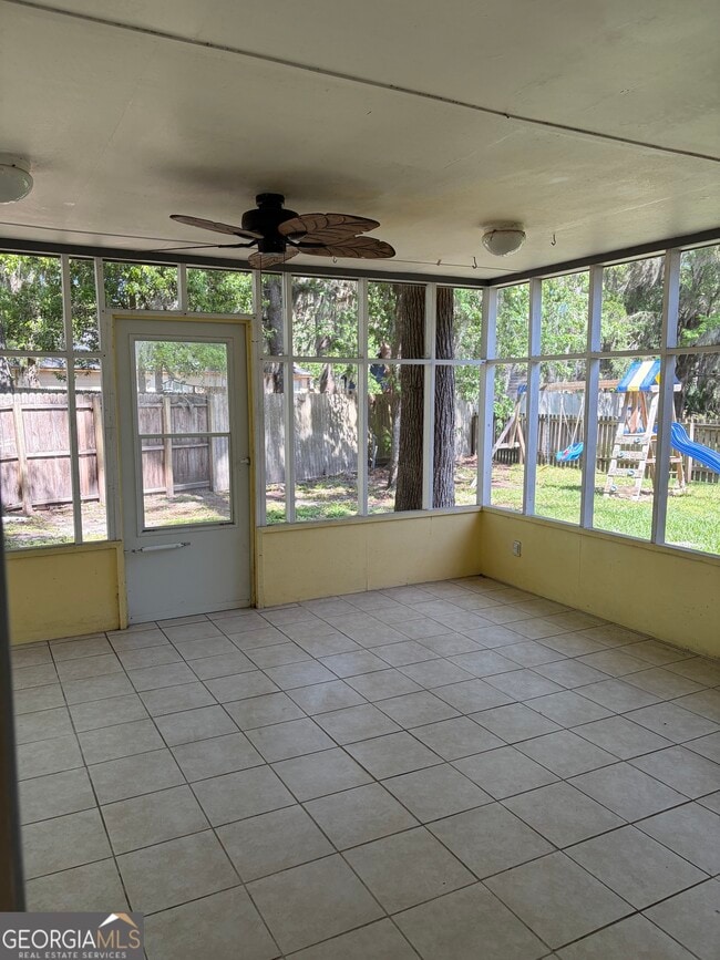 Building Photo - 121 Innerlake Ln