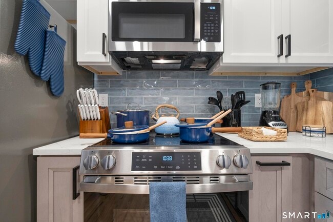 Building Photo - 1742 Boston Post Rd