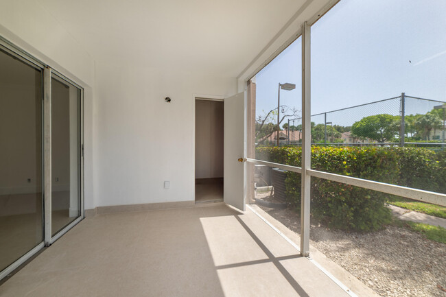 Building Photo - 815 Boynton Beach Blvd