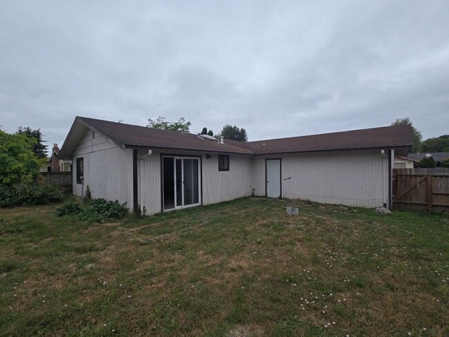 Building Photo - 3-Bedroom Arcata home located close to Cal...