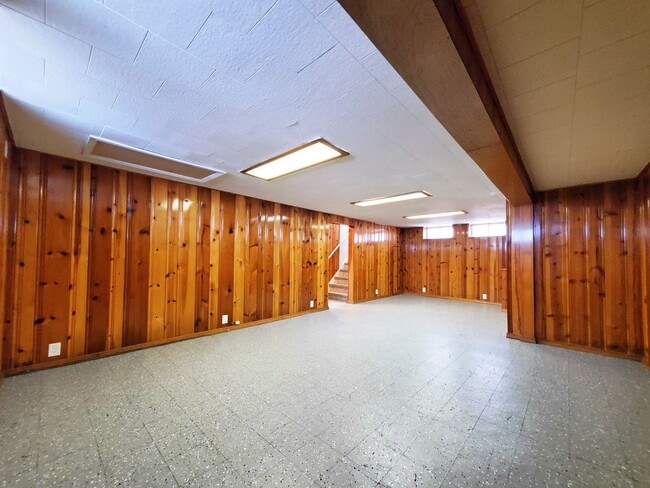 Building Photo - 3 Bed - 2 Full Bath Cape Cod for Rent!