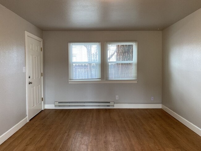 Building Photo - STUDENTS WELCOME! One-Bedroom Bungalow 1 Block from CSU!
