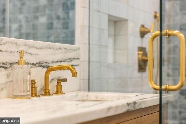 Building Photo - 2460 Ontario Rd NW