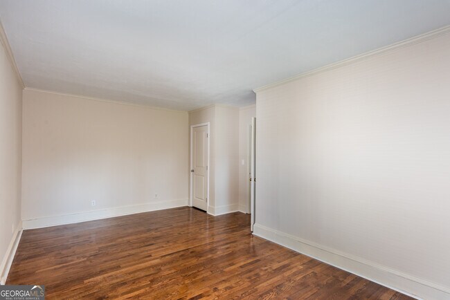 Building Photo - 2050 Mercer Ave