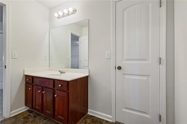 Building Photo - 34 Persian Ivy Way