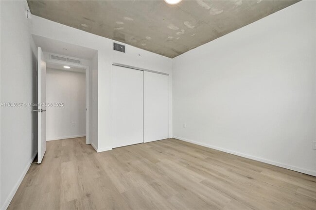 Building Photo - 475 NE 125th St