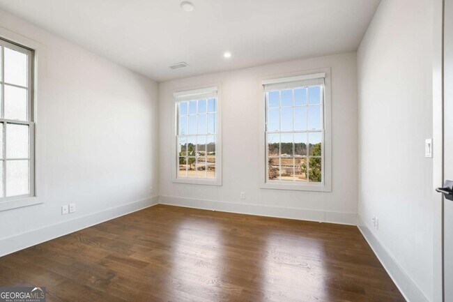 Building Photo - 160 4th St