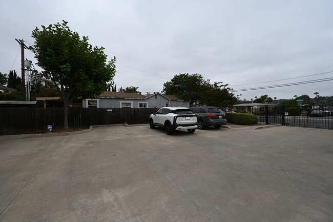 Building Photo - Spacious 3 Bed / 2.5 Bath Townhome in Gated Community – El Cajon