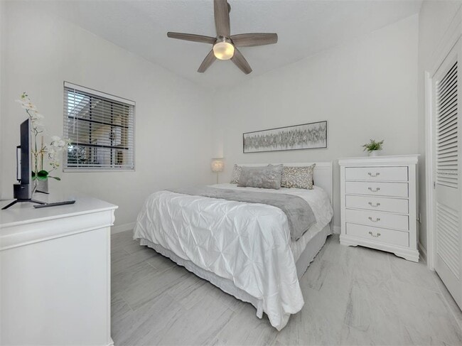 Building Photo - 498 Buena Vista Dr