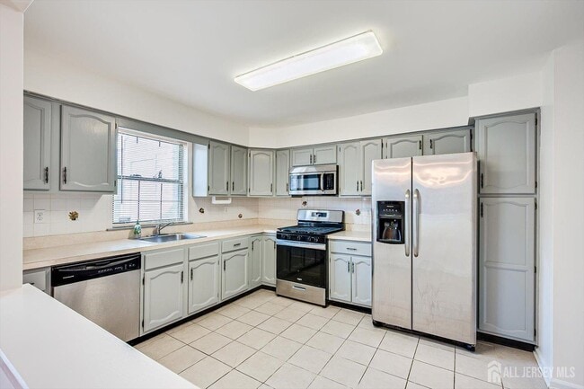 Building Photo - 404 Maplecrest Rd