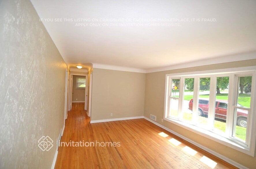 Building Photo - 2110 2nd St S