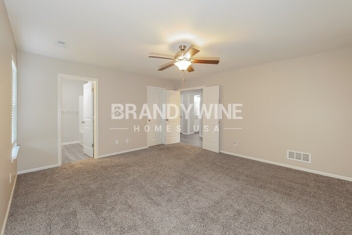 Building Photo - 711 Poplar Cir