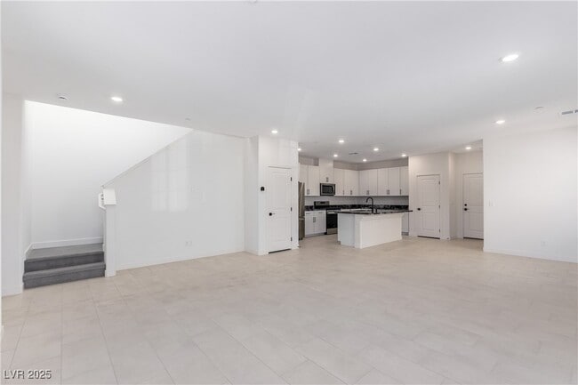 Building Photo - 2611 Aversa St