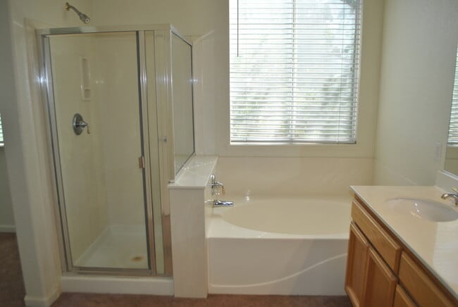 Building Photo - 7956 Robinson Dr