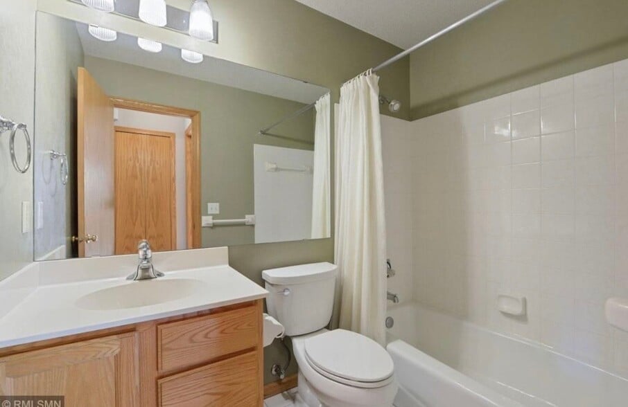 Building Photo - 520 Deer Ridge Ln S