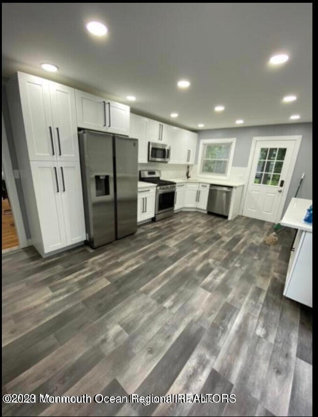 Building Photo - 437 Redmond Ave