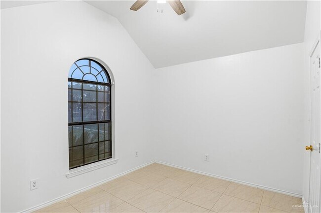 Building Photo - 23790 N Val Verde Rd