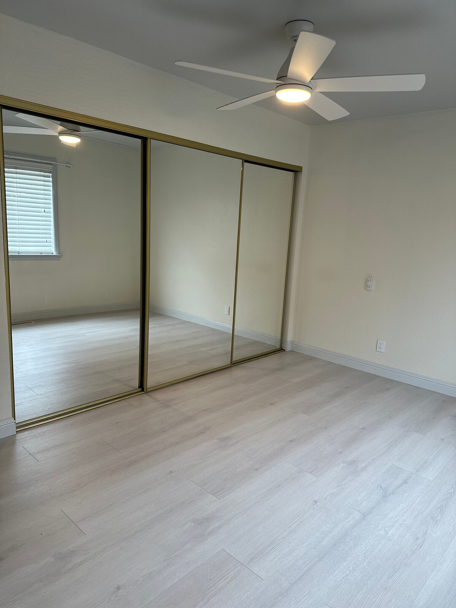 Large bedroom with ceiling fan - 763 15th St