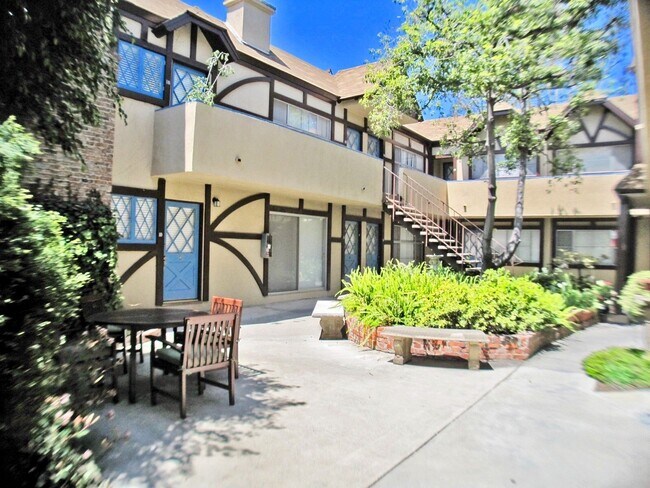 Building Photo - 11511 Rochester Ave