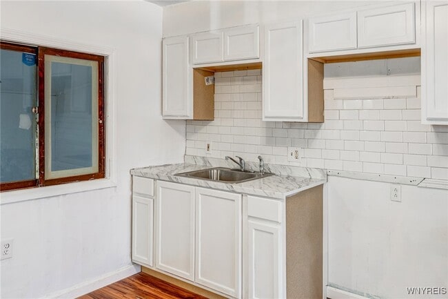 Building Photo - 20 Wood Ave