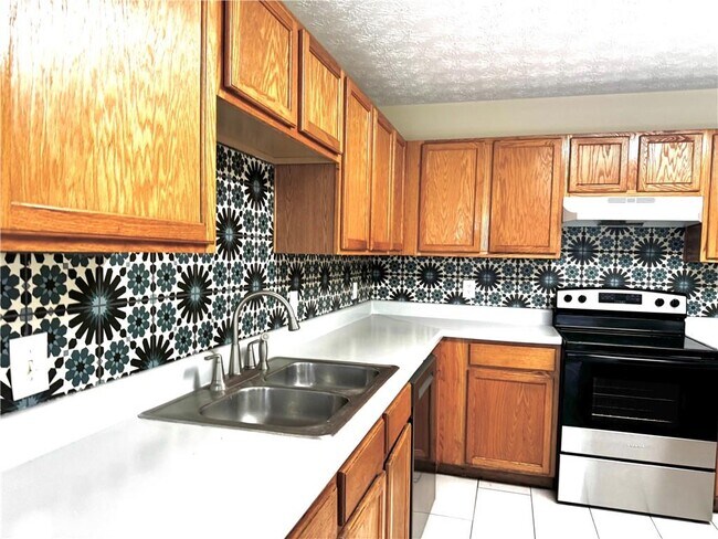 Building Photo - 1700 Ivey Pointe Ct