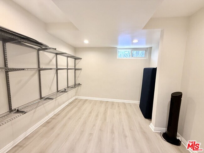 Building Photo - 6605 S Sherbourne Dr