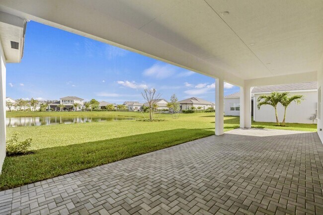 Building Photo - 14823 Wildwood Cir