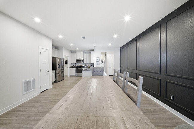 Building Photo - 1617 Catbird Ln