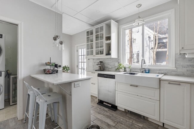 Building Photo - 85 Bedford St