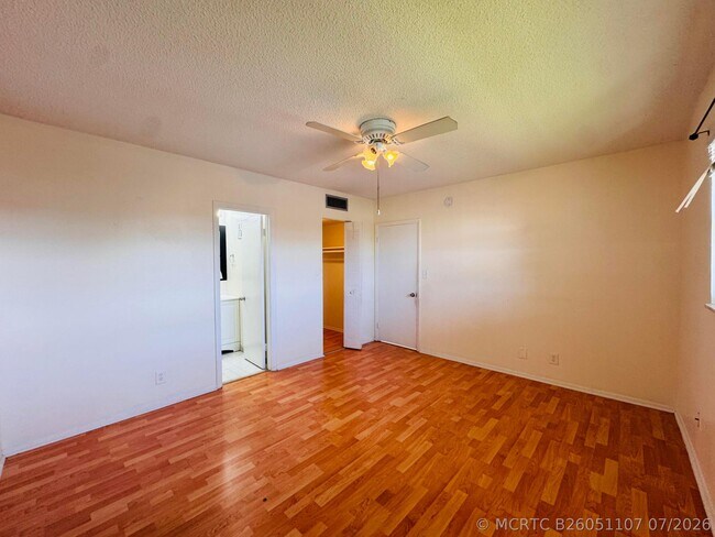 Building Photo - 8025 S Colony Cir