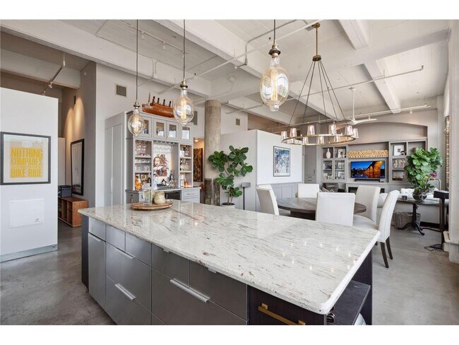 Building Photo - 700 N Washington Ave