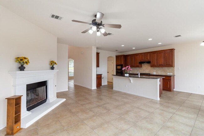 Building Photo - 10 White Magnolia Cir