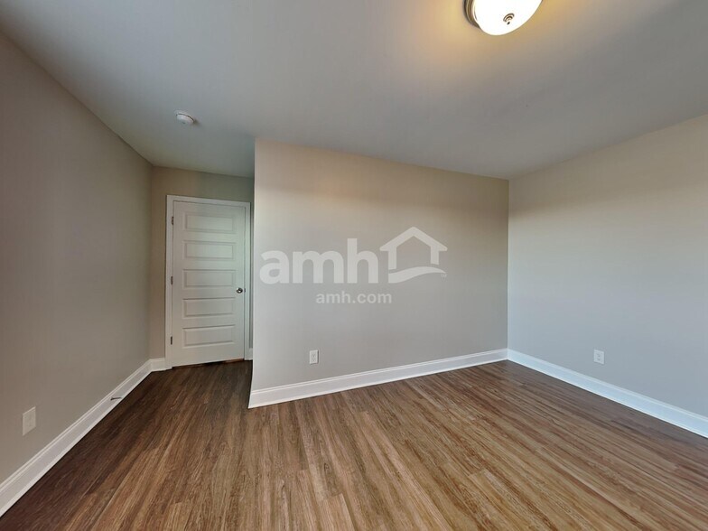 Building Photo - 5340 Tupelo St