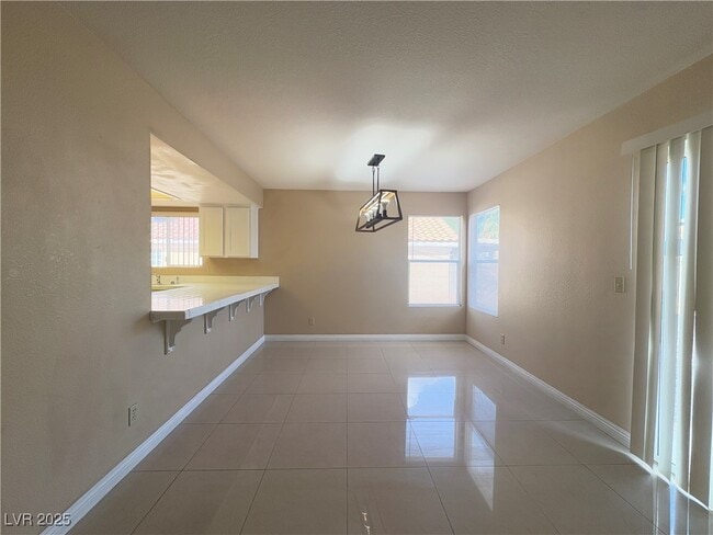 Building Photo - 924 Carmel Shrs Dr