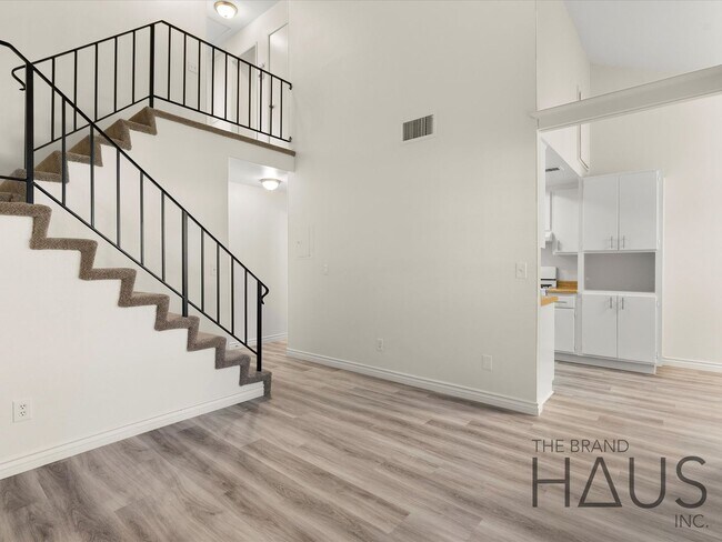 Primary Photo - 2.5 Bed + 1.5 Bath + 2 Car Garage + Centra...