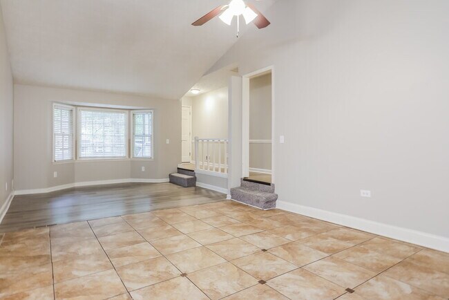 Building Photo - 1019 River Stone Ct