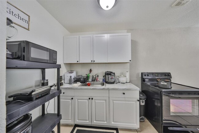 Building Photo - 11708 Balm Riverview Rd