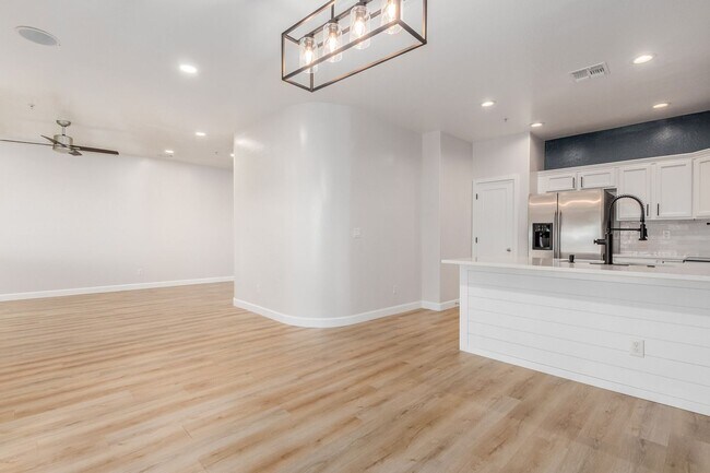 Building Photo - 7601 E Roosevelt St