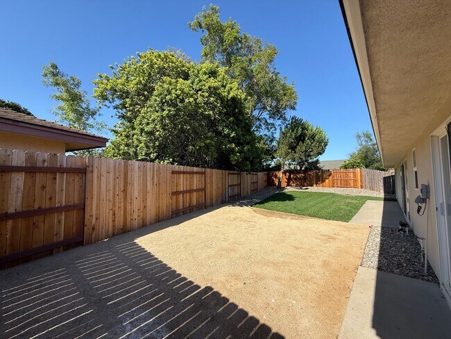 Building Photo - Just Beautifully Updated Village Hills Single Story Home in Orcutt
