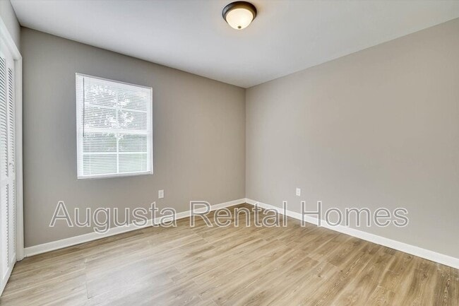 Building Photo - 3606 Cameron Dr