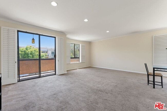 Building Photo - 1315 S Roxbury Dr
