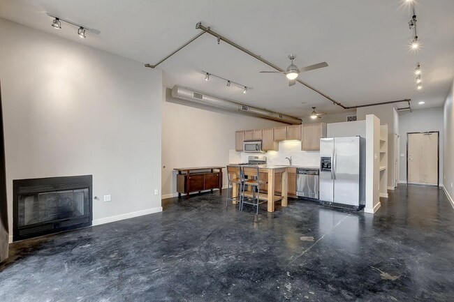 Building Photo - 1601 E Cesar Chavez St
