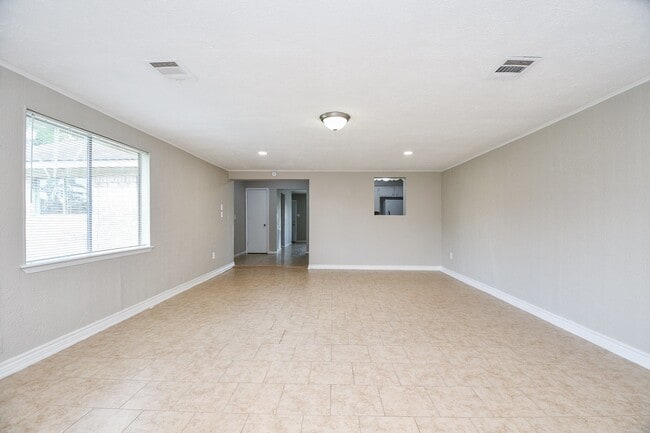 Building Photo - 14902 Gloster St