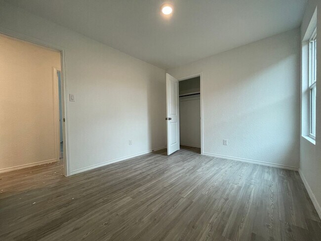 Building Photo - Single family home for rent