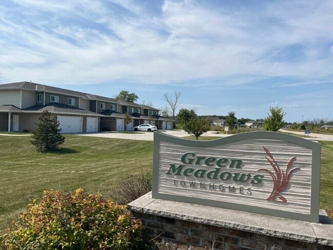 Building Photo - Green Meadows Townhomes