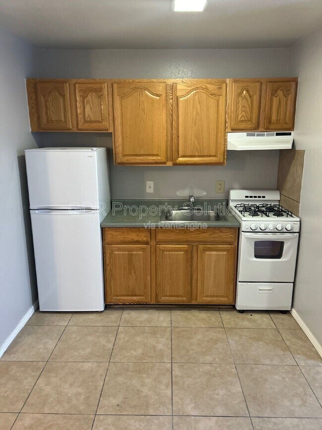 Building Photo - 401 14th St NW