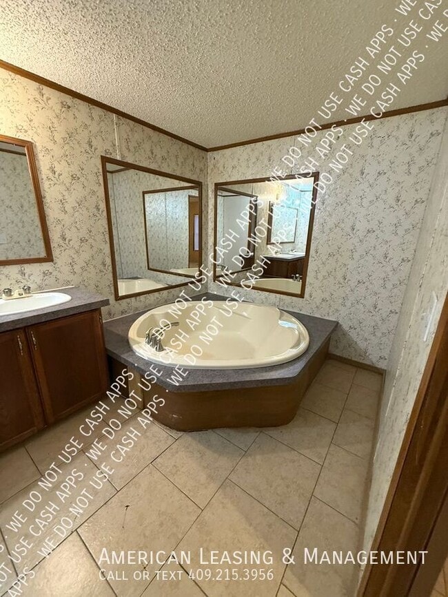 Building Photo - 2909 S Chestnut St